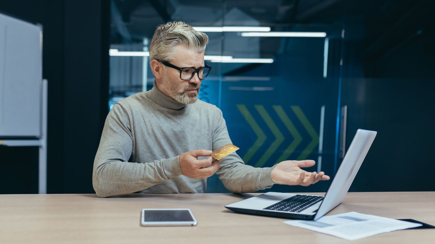 Kiedy opłaca się upadłość konsumencka, a kiedy lepsza jest restrukturyzacja zadłużenia?